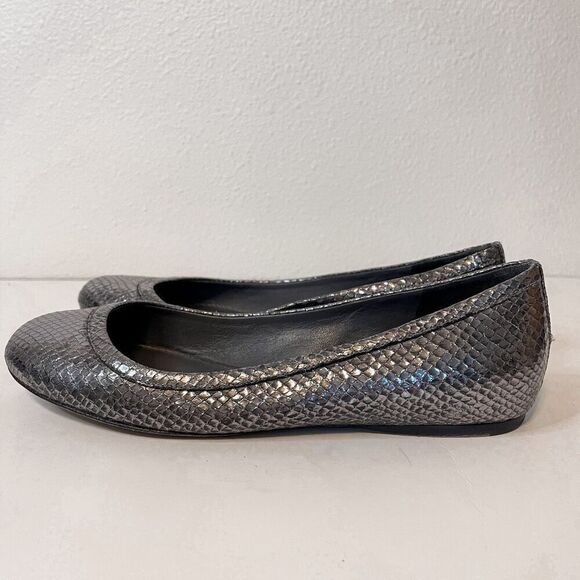 Vera Wang Metallic Pewter Round Toe Ballet Flats 8 - Picture 1 of 8